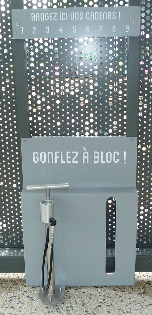 Abri Plus - Station de gonflage dans un abri velo - SNCF PDL - Région de Nantes (44)