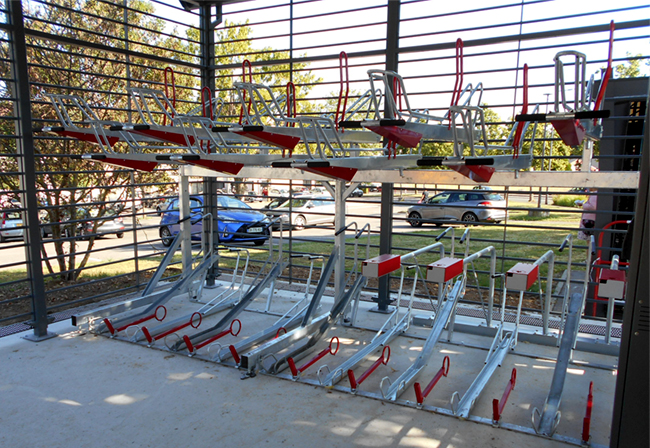 Abri vélo sécurisé MODULERE avec supports 2ParkUp pour 36 vélos + Bornes de recharge VAE et pompe à vélo - Centre hospitalier BEAUVAIS (60)