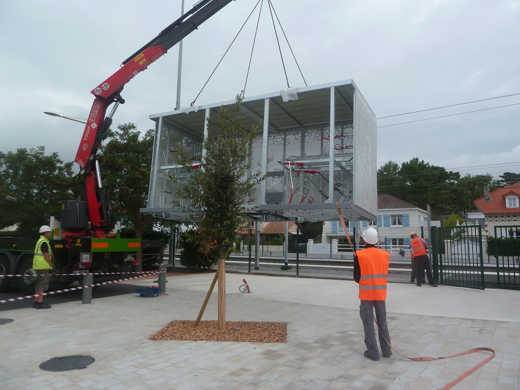 Grutage abri vélo gares SCNF 44