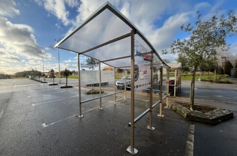 Abri plus - Intermarché (61) Domfront en Poiraie - Abri Chariots acier GV50