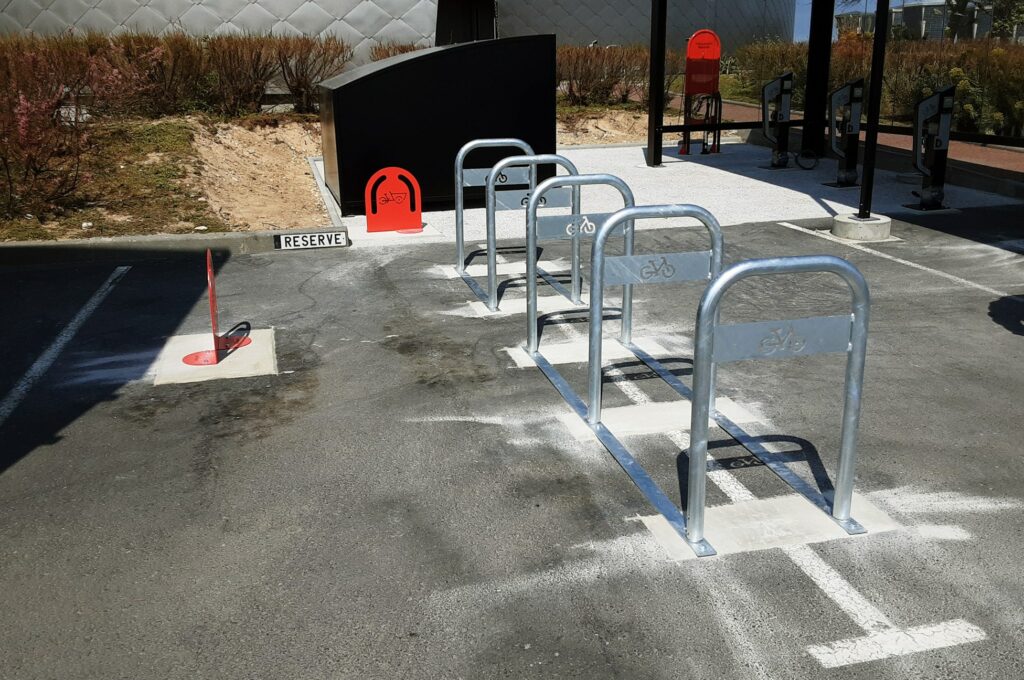 Abriplus - Appui vélo A décor - Centre Juno Beach (14)