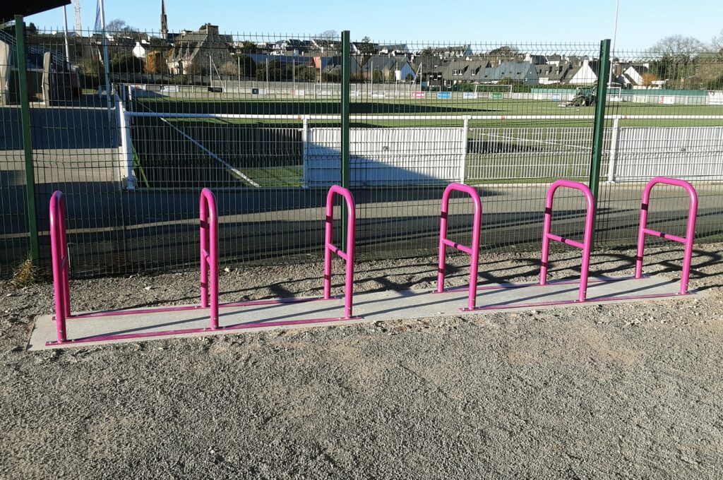 Abriplus - Appuis vélos en A - Stade Kerbrat (29) Plougastel