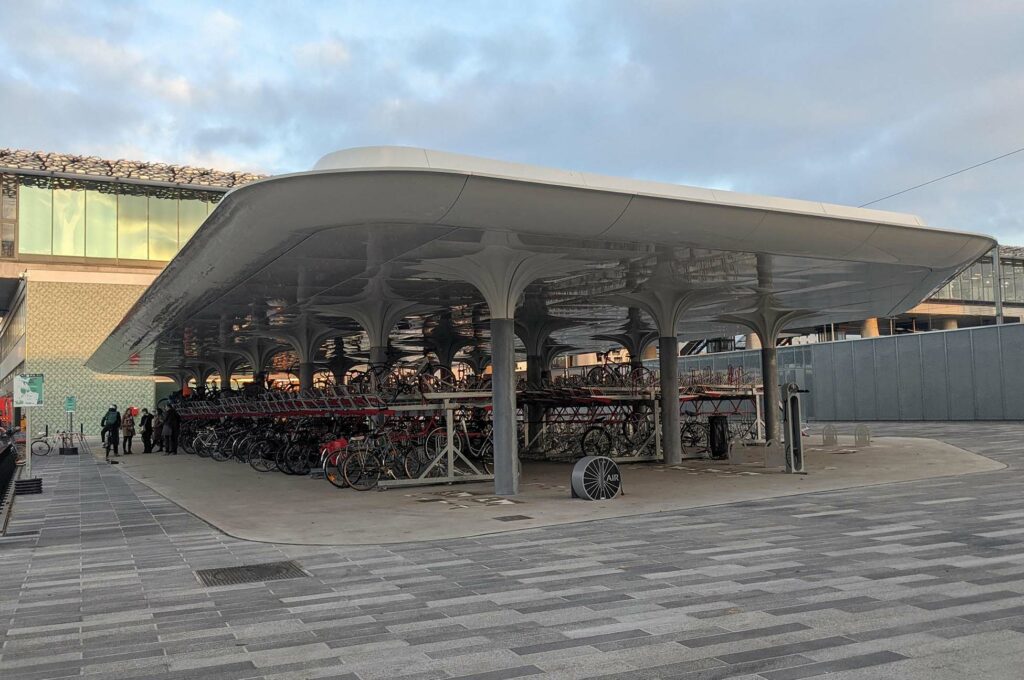 AbriPlus - Support vélos - 2park up dans cyclostation - Nantes (44)