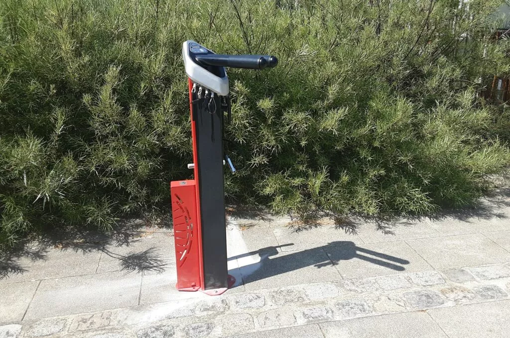 Station Tout En Un 1 Vélo - Borne De Gonflage Et Réparation