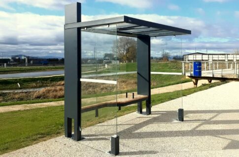 Abriplus - Abribus Oslo - Abri bus avec banc intégré - ZAC de la Dombes (01) Mionnay