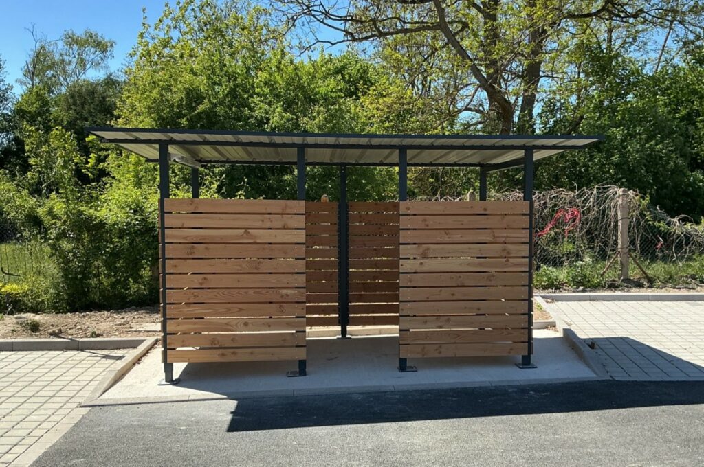 Local poubelles caches conteneurs Leduc