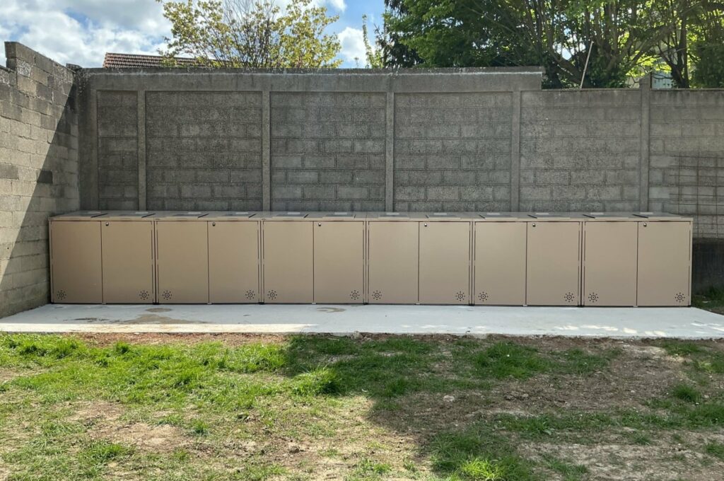 Abri poubelles Bonnos dans un immeuble collectif