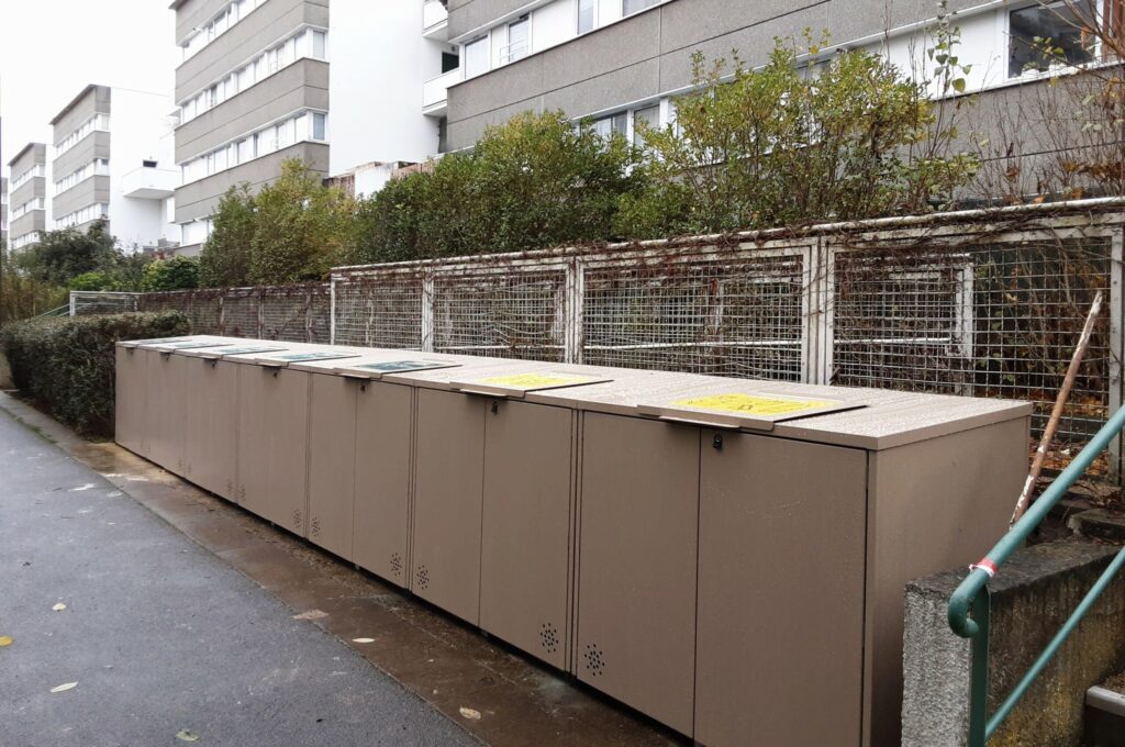 Abris bacs Bonnos alignés