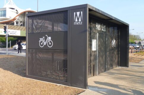 Abri Plus - Parking sécurisé pour velos Nomad auvent U - Mairie de Metz (57)