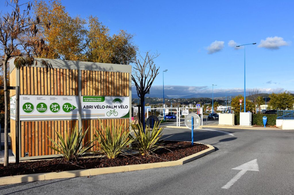 Abri vélo sécurisé bois KOMPACT -Mougins (06)- ©Service Comm Agglo Cannes Lérins