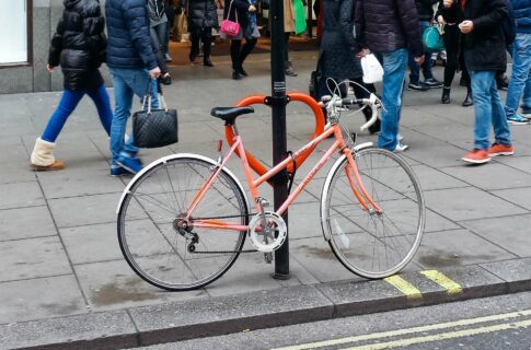 Abriplus - Stationnement vélos - Lovehoop borne coeur pour poteau
