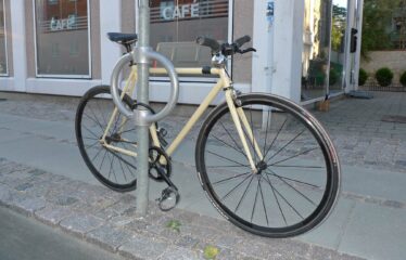 Abri Plus - Stationnement velos - Arceau Cyclehoop sur poteau