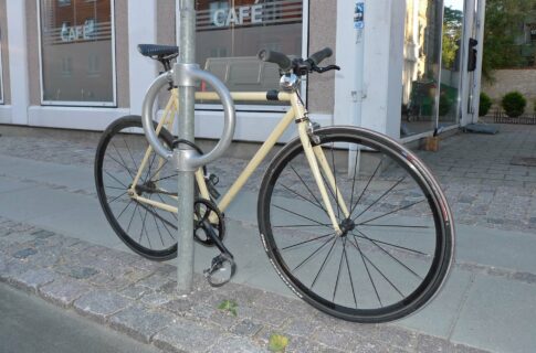 Abri Plus - Stationnement velos - Arceau Cyclehoop sur poteau