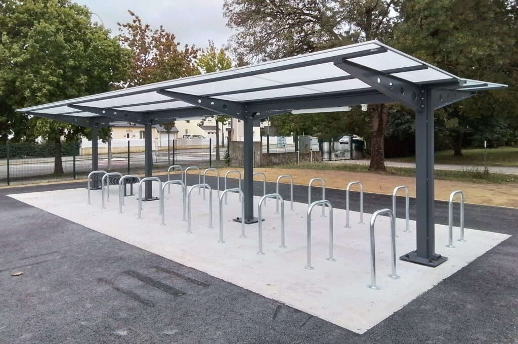 Abri plus - Abri vélos Vernon ouvert - Collège Pierre Norange (44) - Saint-Nazaire