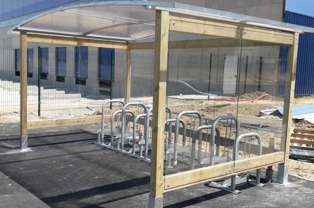 Abri Plus - Groupe Quartus (62) - Abri Cycles VIADENE Bois + Supports Roméo