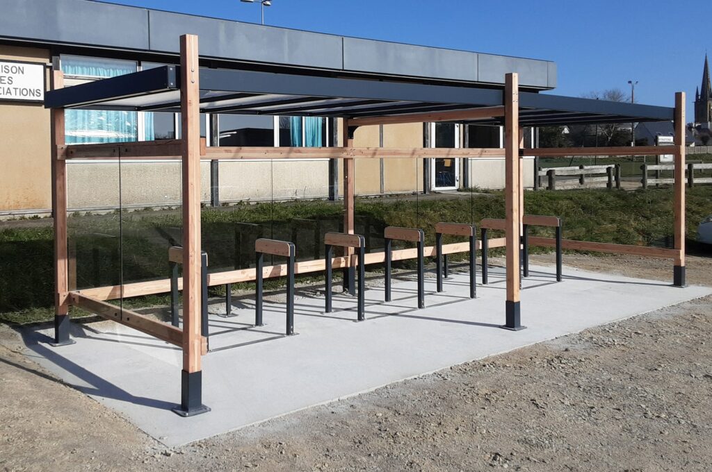 Abriplus - parc à vélos en bois - Borne neo - Parking Coubertin (29)