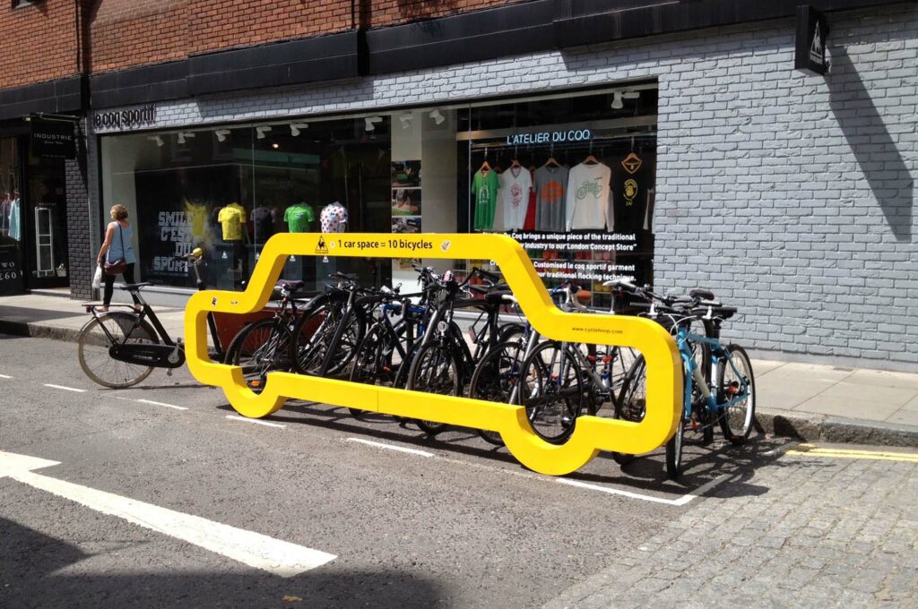 Abri Plus - Rack à vélos - Fun Parc voiture géante jaune