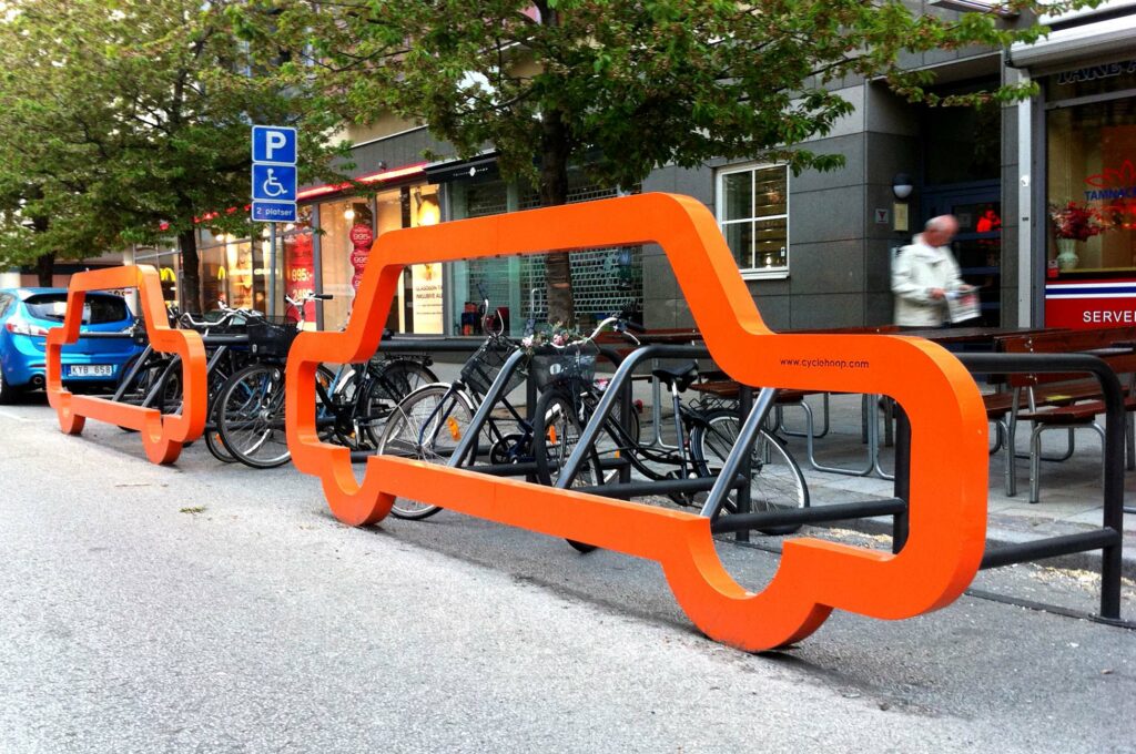 Abri Plus - Rack pour velos - Fun Parc voiture orange