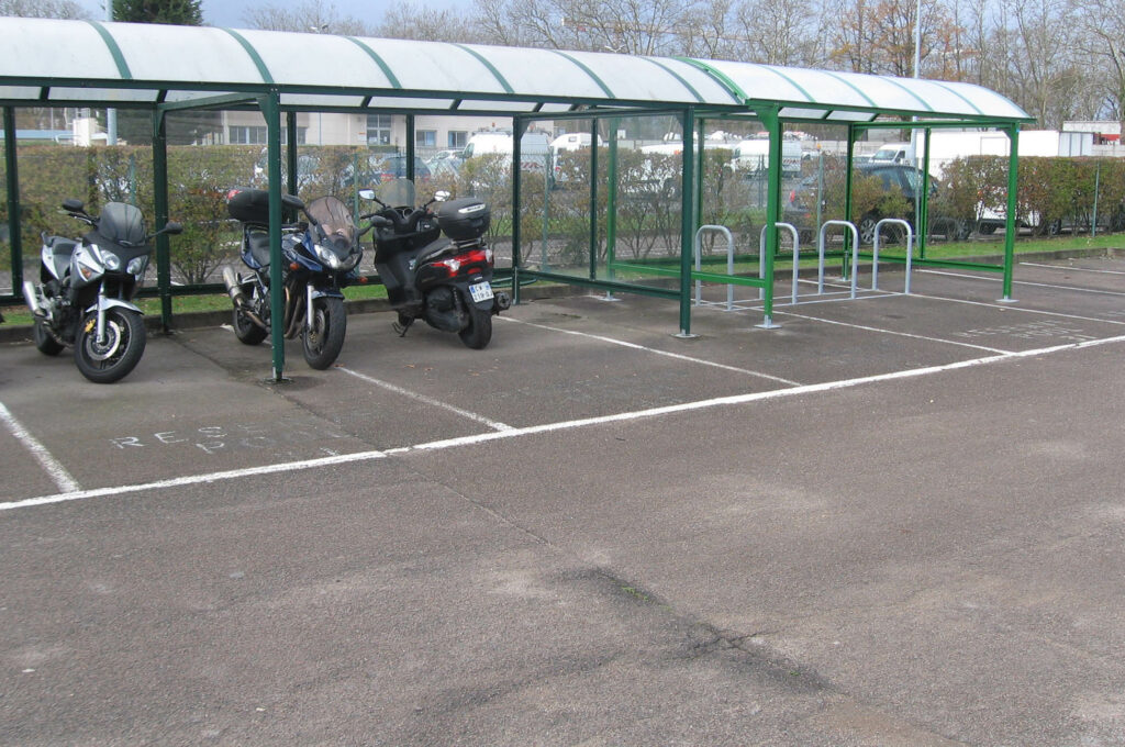 Abriplus - Abri spécifique pour les deux-roues motorisés - Groupe Orange - Nantes (44)