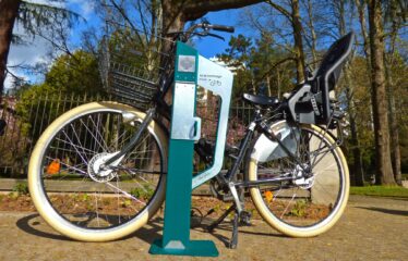 Abriplus - Stationnement vélos et abri velo - Borne VAE - Borne e-park VAE