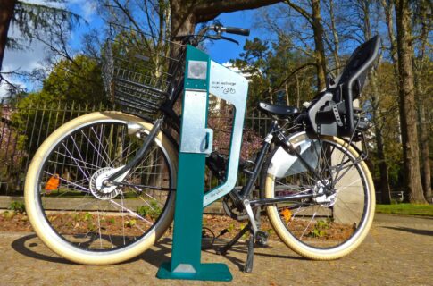 Abriplus - Stationnement vélos et abri velo - Borne VAE - Borne e-park VAE