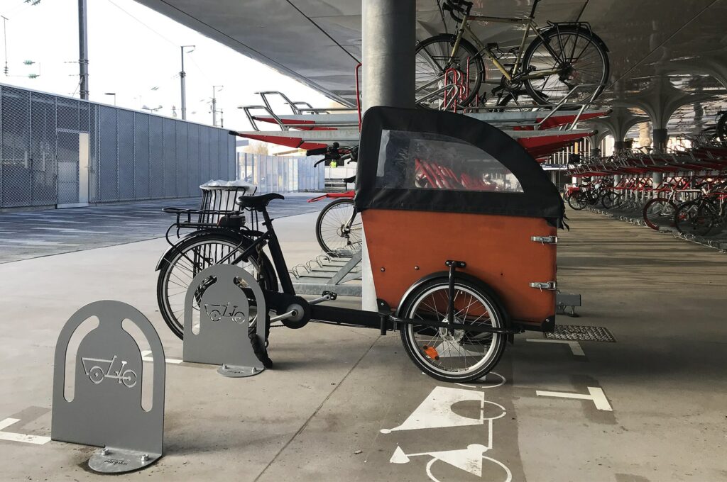 Abri plus - borne pour vélo cargo et triporteur - Cyclostation Nantes (44)