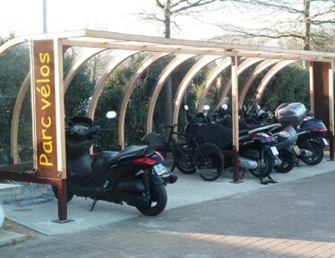 Abri 2 roues (vélos-motos) - Bois de Céné - Double - EIFFAGE TP OUEST SAINT HERBLAIN-(44)