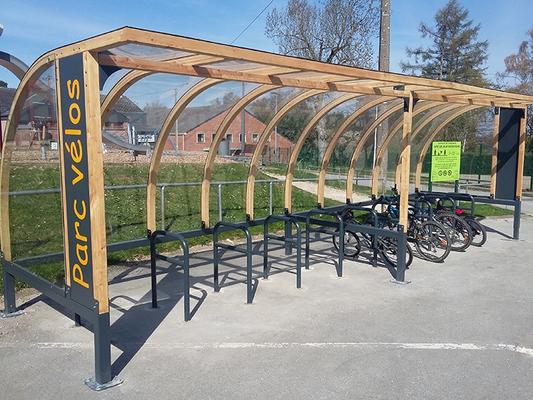 Abri à vélos Bois de Céné avec supports velos - Salle de sport de Nassogne (Belgique)