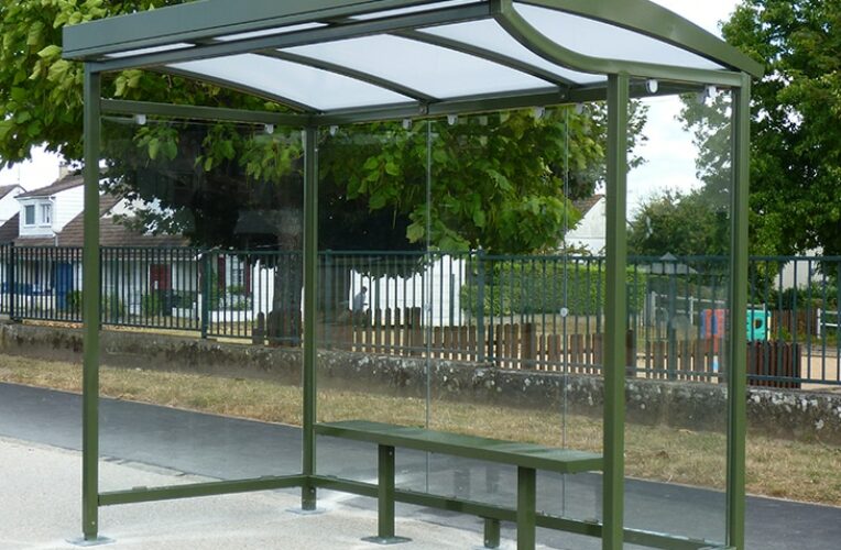 Abri bus - New Grand Lieu - Vert avec banc - AVA Nemours (77)