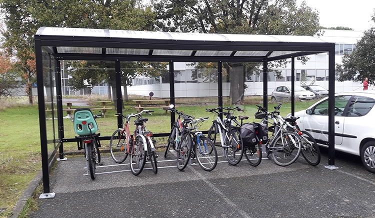 Abri de velos pour les salariés de Météo France à Toulouse (31) - Abris velos VARENNES 5 m et bornes velos forme U