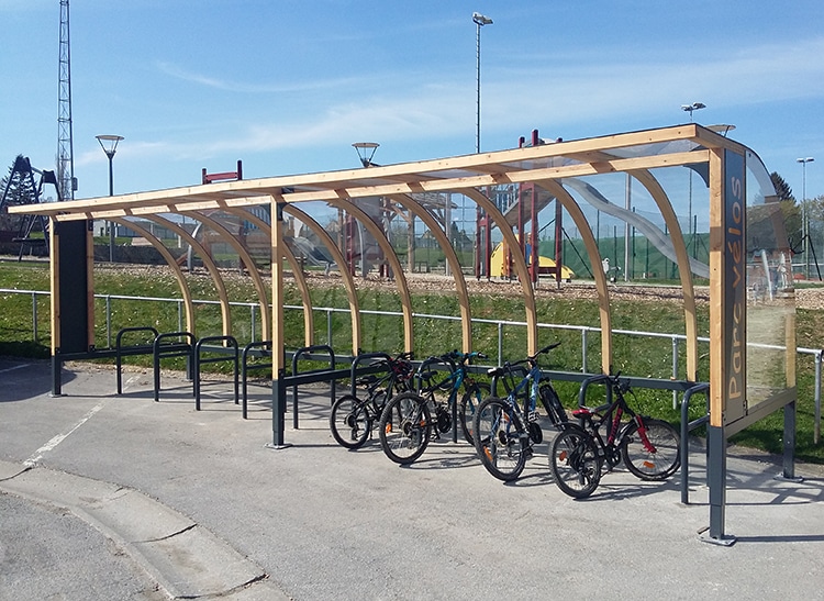 Abri ouvert pour les vélos - Modèle Bois de Céné - Salle Omnisport de Nassogne (Belgique)