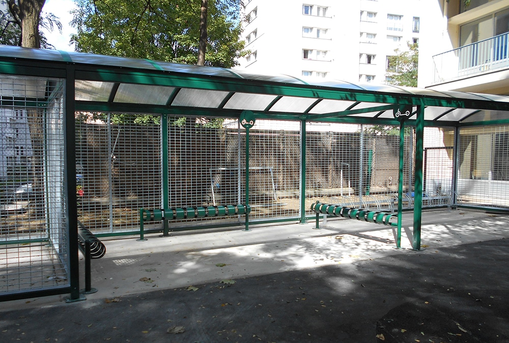 Abri Plus - Abri et Supports pour trottinettes + trottinettes électriques - École Jeanne d'Arc - Montrouge (92)