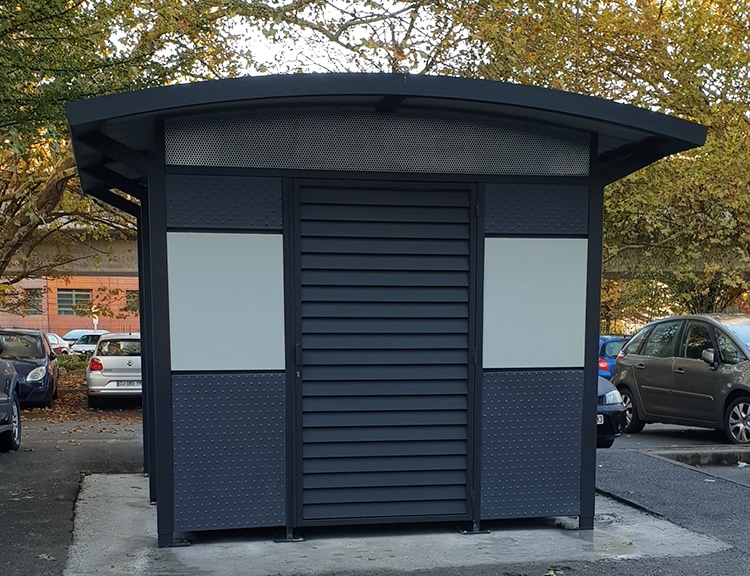 Abri Plus - Abri poubelles Modèle Beauvais Parc - Porte d'accès au local poubelles - Lille (59)