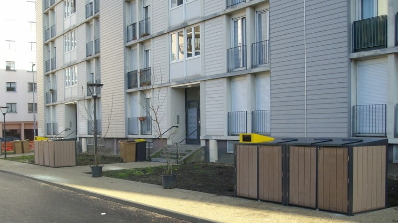 Abri conteneurs Modèle Composit Abri Plus pour COLAS à Aulnay sous Bois 93