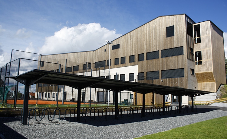 Abri Plus - Abri vélos motos - Modèle Vernon - Munkerud School in Oslo - Norvège - école