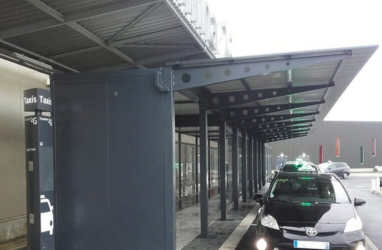 Abri Plus - Aéroport de Paris - Aéroport de Roissy (95) - Abri d'attente Taxi - Modèle Vernon