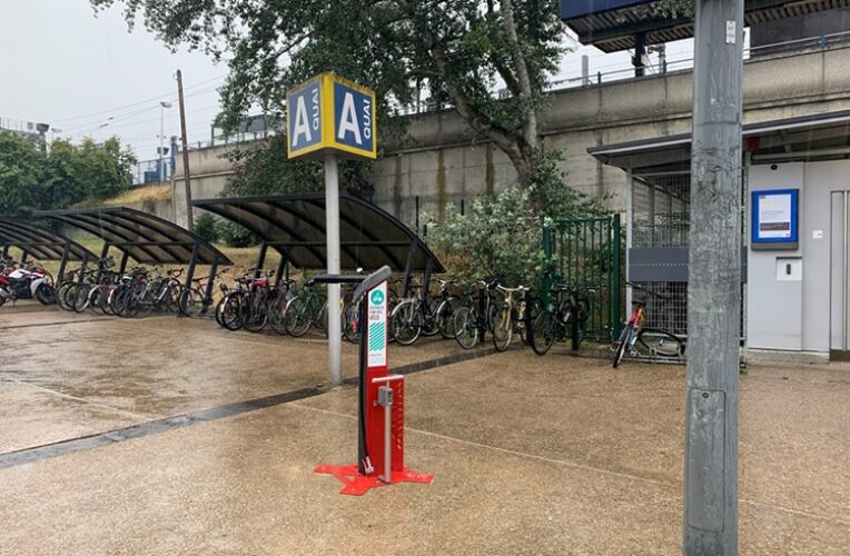 Abri Plus - Borne de réparation vélo Deluxe à la Gare de Sartrouville (78)©CASGBS