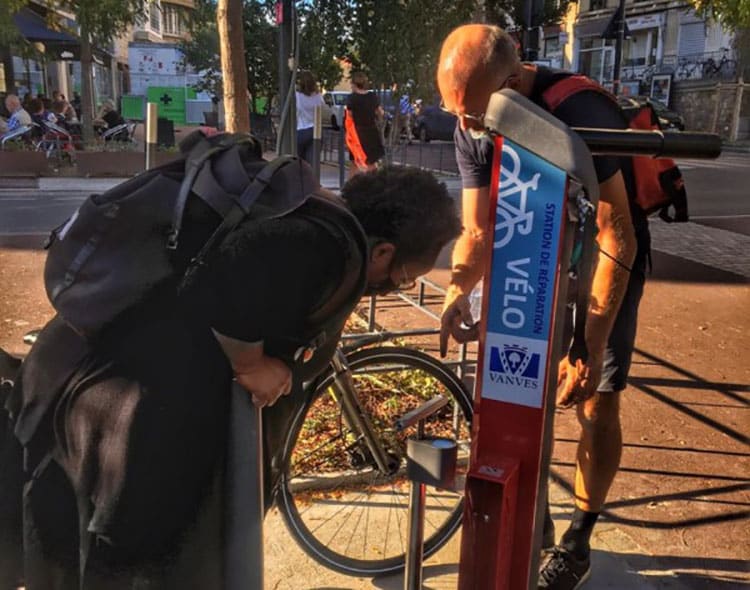 Abriplus - Borne de services aux cyclistes avec outils gratuits- Vanves (92)