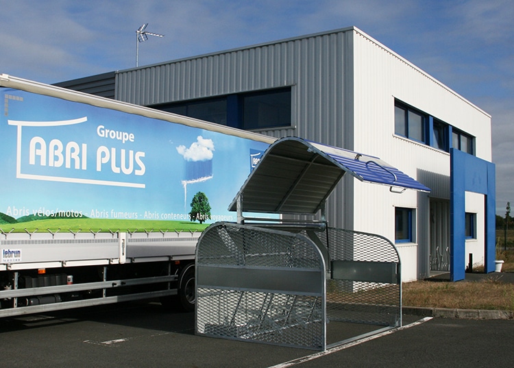 Abri Plus - Consigne vélos collective Cooma - sur une demie place de parking - Chalon sur Saône (71)