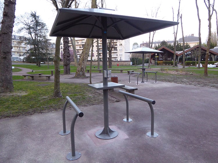 Abri Plus - Fumoir d'extérieur - Espace détente Charny - Parasol pour la protection fumeurs - CPAM de Versailles (78)