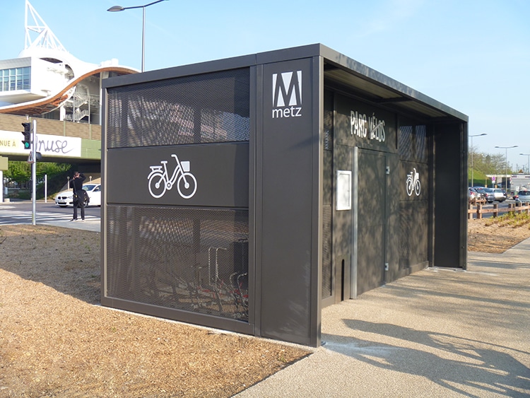 Abri Plus - Parc Vélos Nomad avec auvent - Metz Stationnement (57) - Salle les Arènes