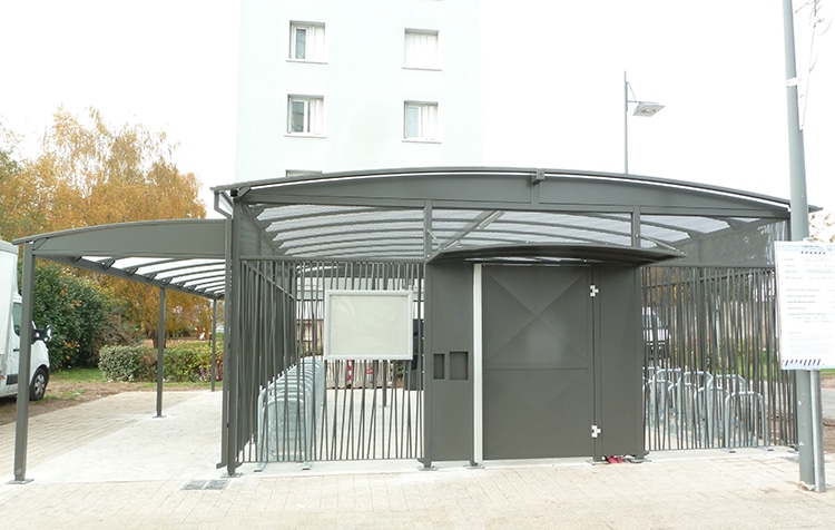 Abri Plus - Parking à  vélo couvert - Modèle Modul Ere - Tours Métropole Val de Loire - Gare de St Pierre des Corps (37) - Gestion d'accès