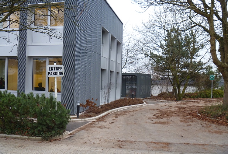 Abri Plus - Parking vélos couvert - Modèle Square + gris - Wolters Mabeg - Ministère des Finances (Luxembourg)