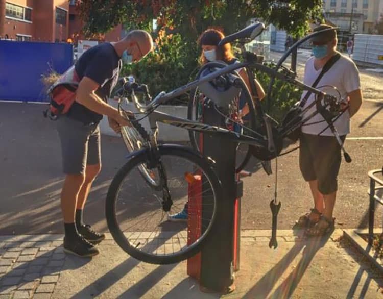 Abriplus - Station pour gonfler et réparer son vélo en libre service à Vanves (92)