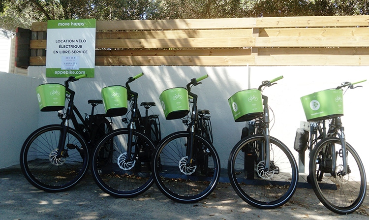 Abri Plus - Support de velo VAE Juliette - Emplacement recharges batteries - APPeBike loueur velos électrique - Corse