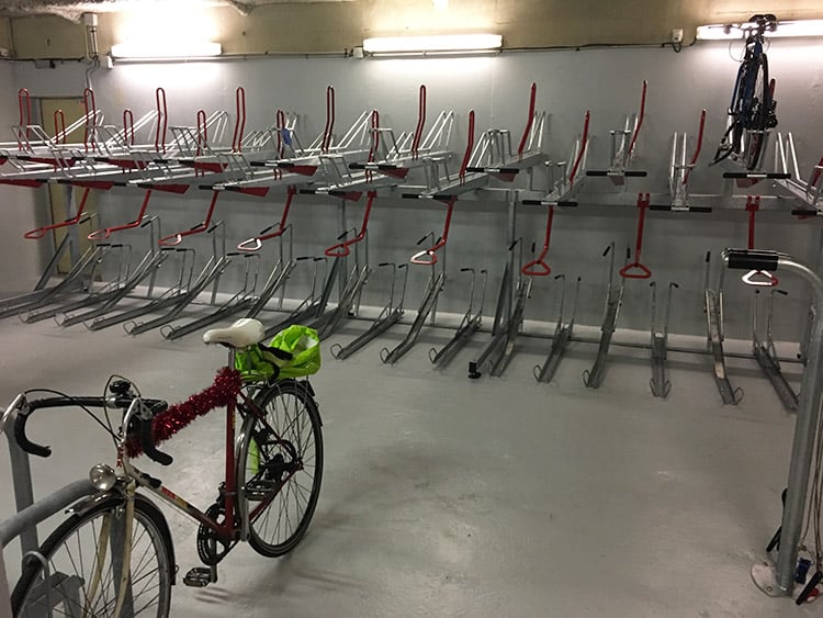 Abri Plus - Bailleur à  Paris - 52 supports velos deux niveaux modèle Klaver 2 park up