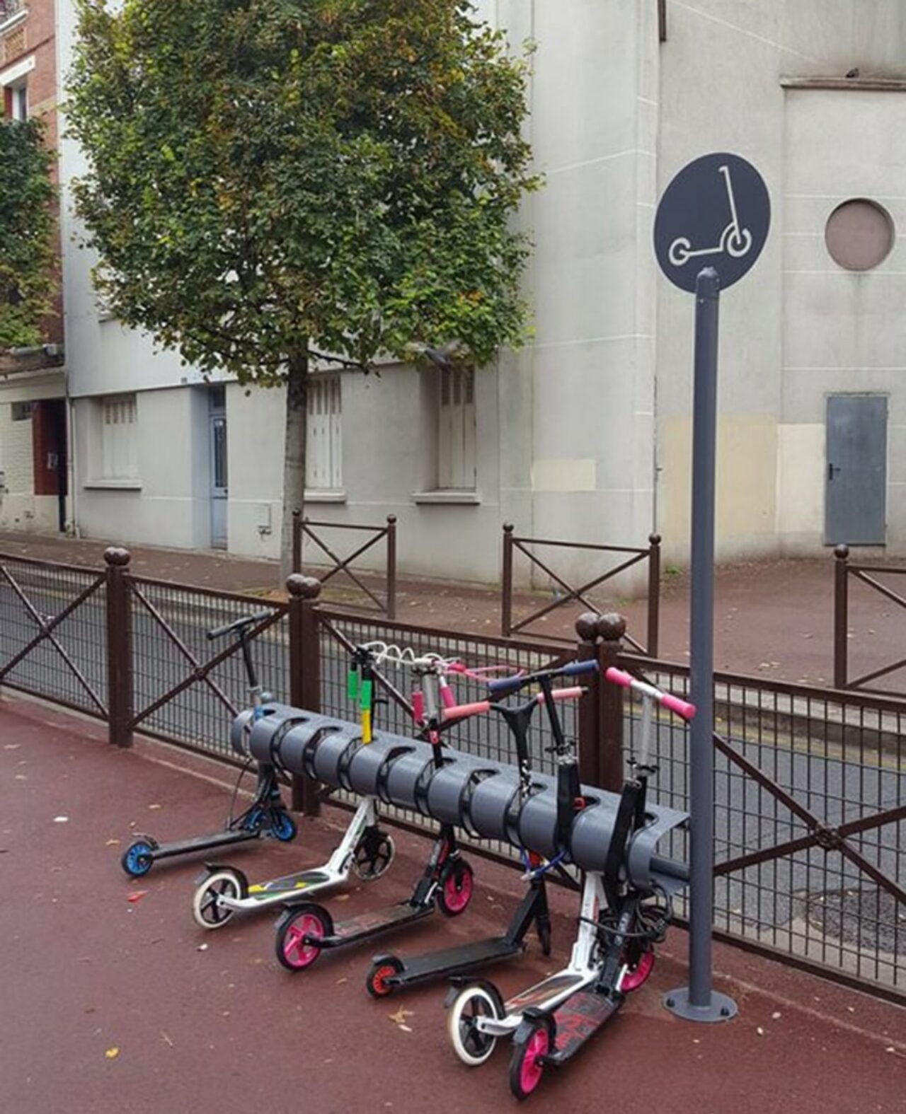 Abri Plus - Groupe Scolaire Blanche de Castille - Nantes (44) - Racks à trottinettes