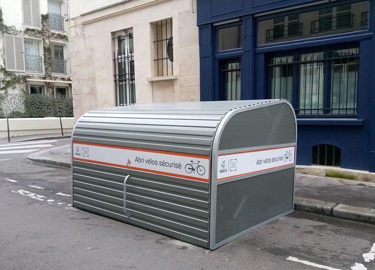 Abri Plus installe des Minis box velos résidentiels Modèle Cooma - impasse Guéménée - Mairie Quatre Paris