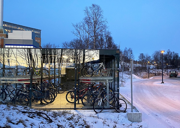 Abri sécurisé pour velos avec toiture renforcée pour la neige dans les pays froids - Modèle SQUARE +d'Abriplus - SIVA - Tromso - Norvège