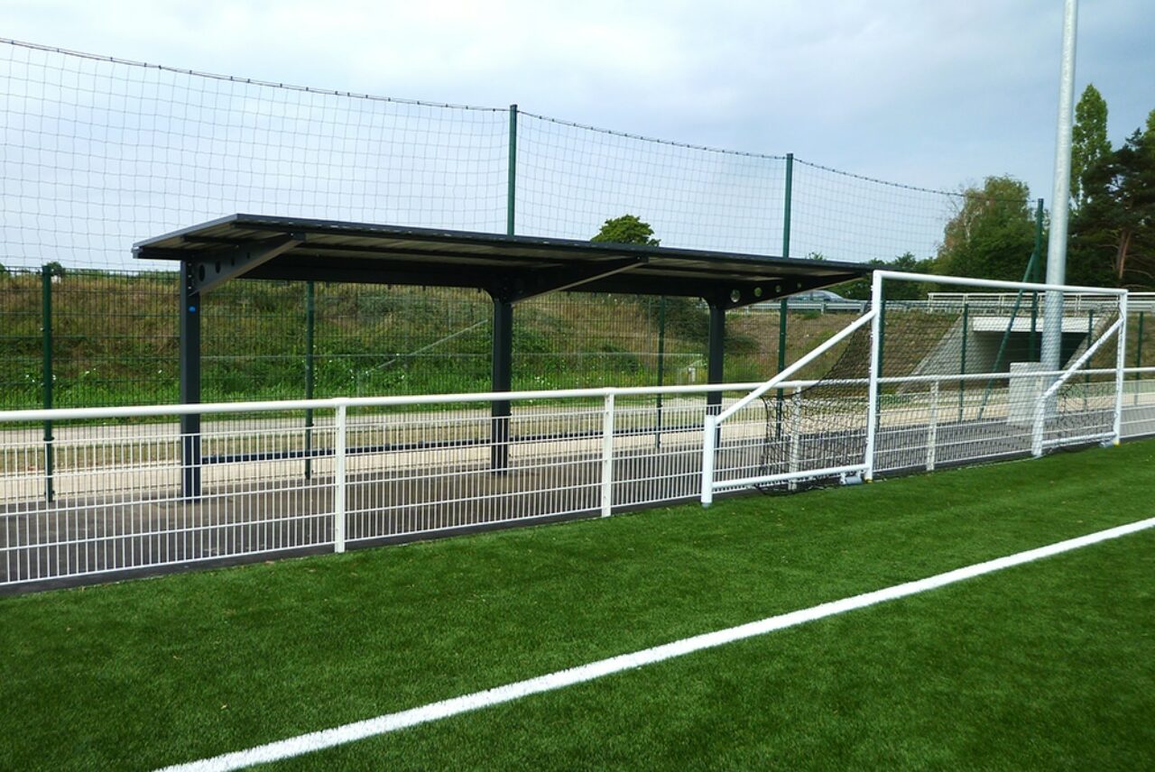 Abris stade de football - Modèle Vernon spécifique - USPFootball - Saint Philbert de Grand Lieu (44)